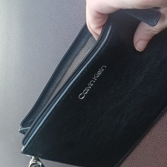 Calvin Klein Wallet/ Wristlet‼️ 10” Width, 7.5 Height, 1” Depth Black - Picture 2 of 2